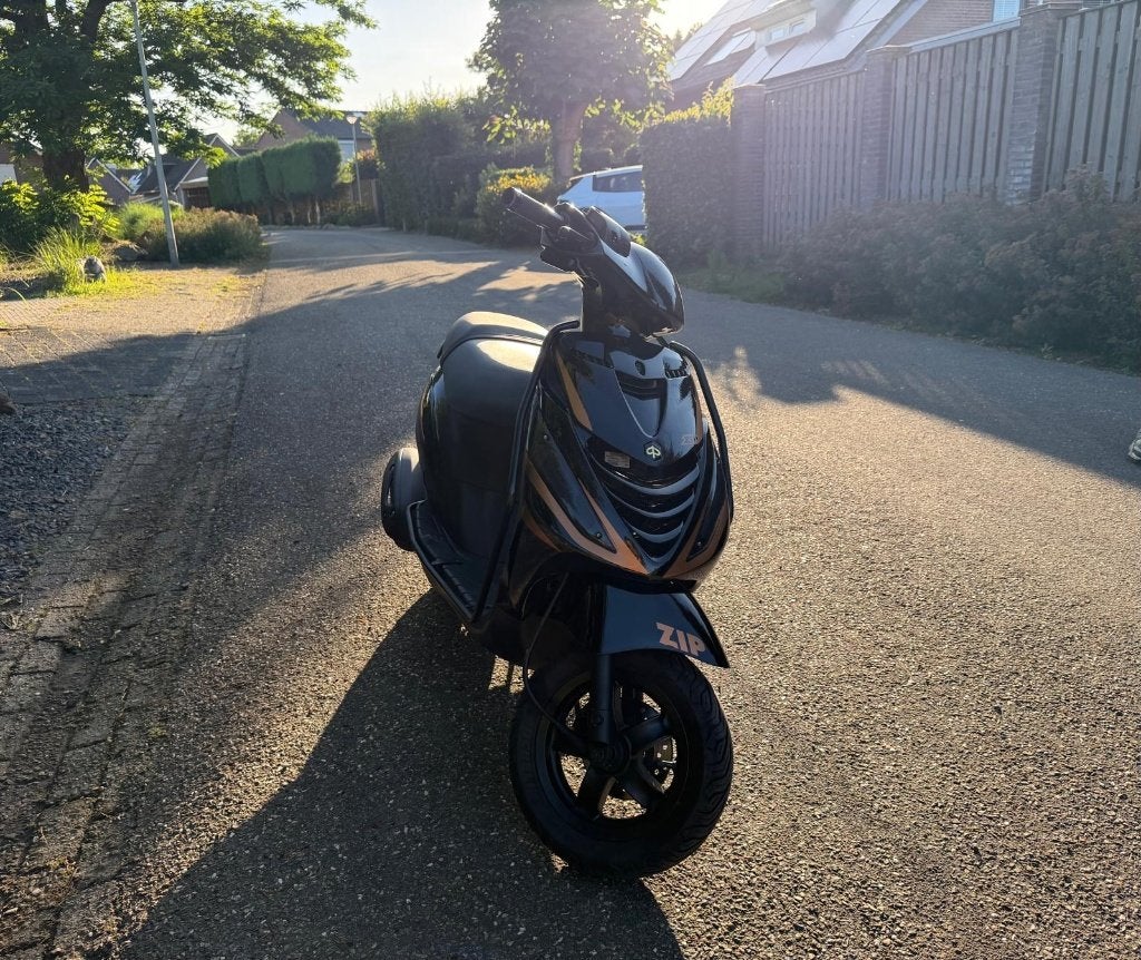 Scooter piaggio zip 50 cc, Fietsen en Brommers, Scooters | Piaggio, Ophalen, Maximaal 45 km/u, Zip, Zo goed als nieuw