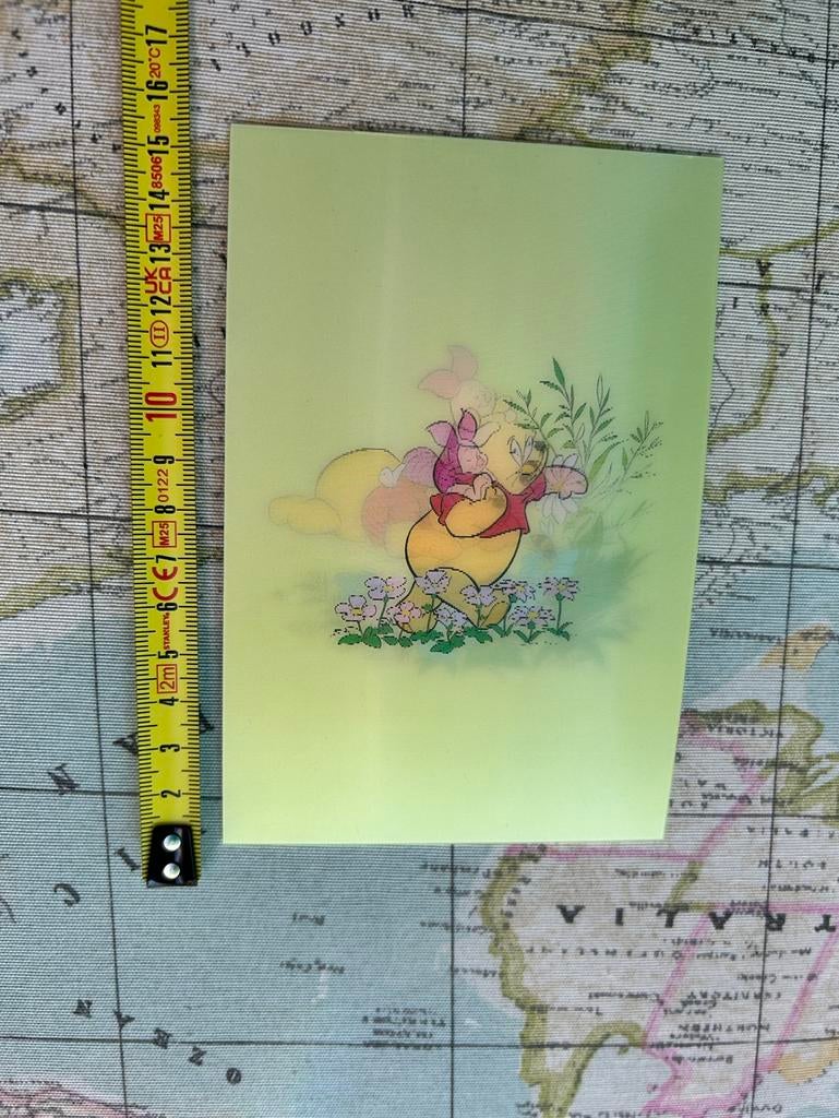 2201. 3D kaart Winnie the Pooh Bijtjes, Verzamelen, Ansichtkaarten | Themakaarten, Ophalen of Verzenden, 1980 tot heden, Ongelopen