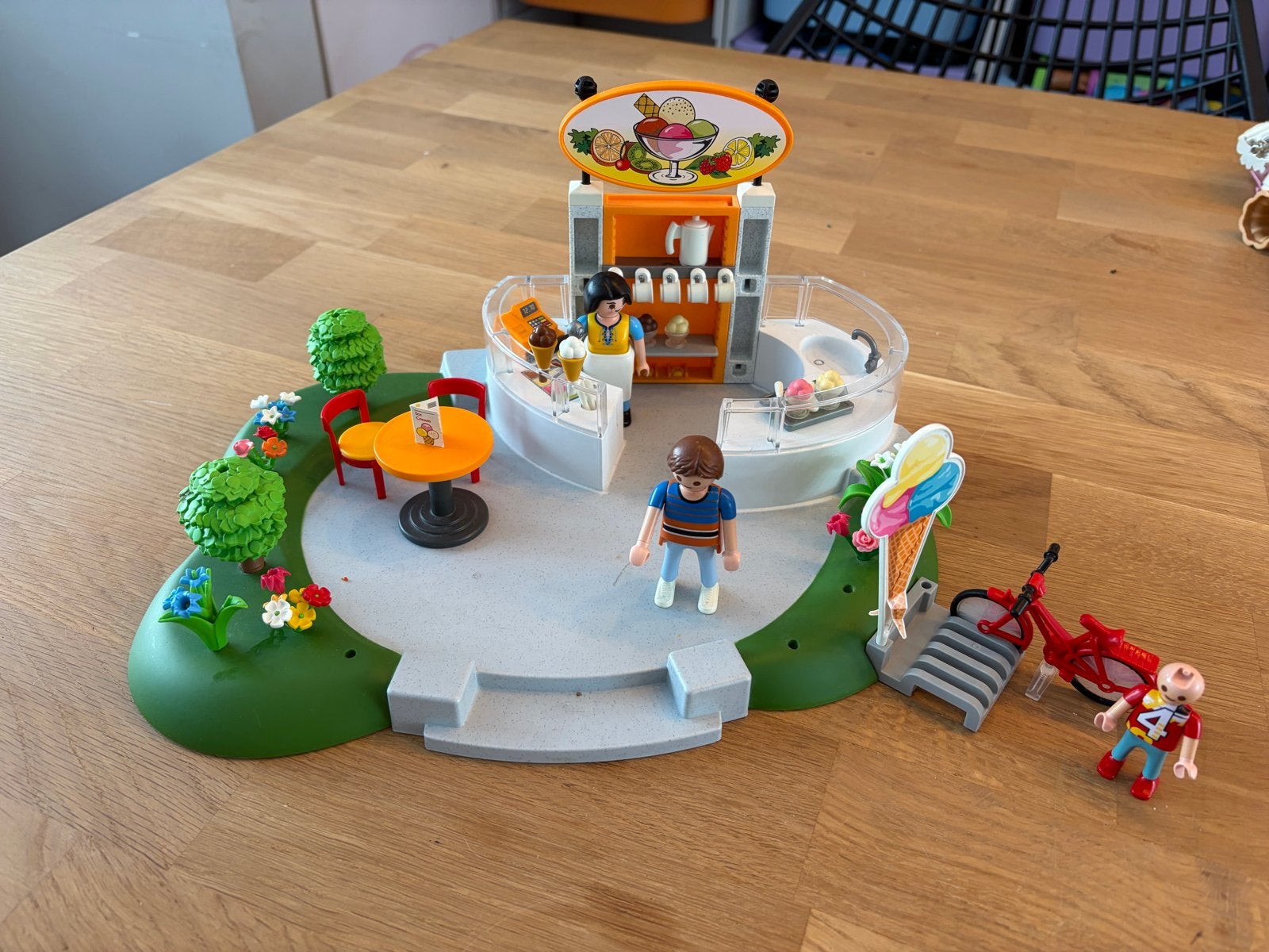 Playmobil IJssalon met accessoires en figuren, Ophalen of Verzenden, Zo goed als nieuw, Jongen of Meisje