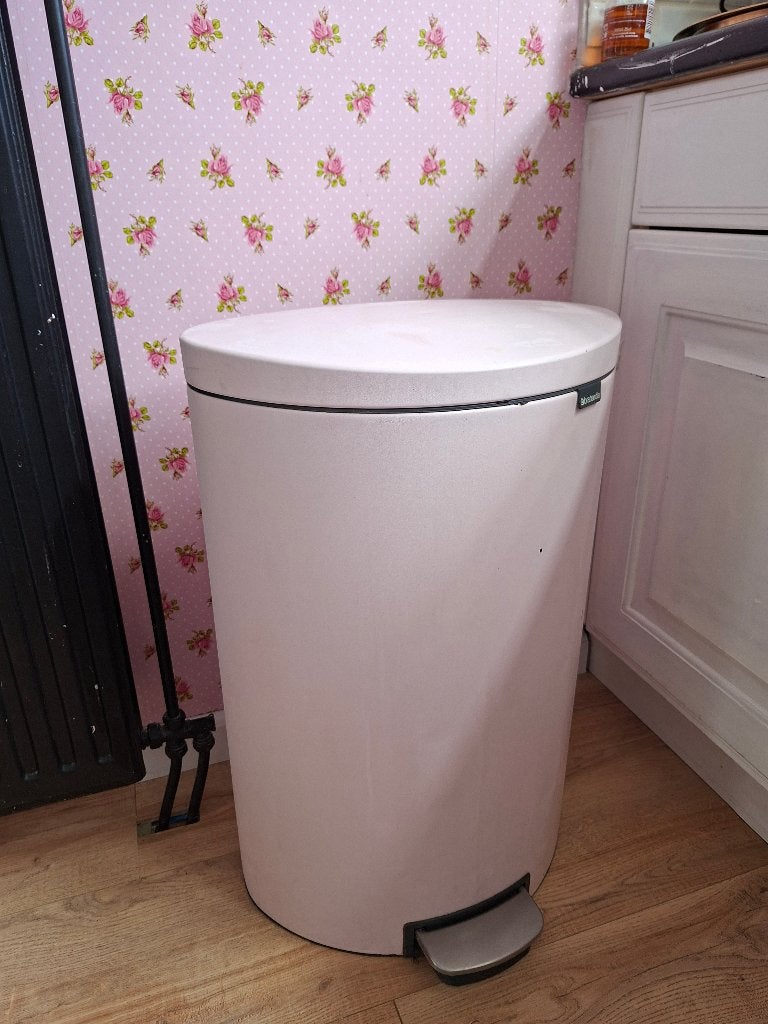Brabantie Flatback+ pedaalemmer ROZE! 40L, Huis en Inrichting, Woonaccessoires | Prullenbakken, 50 – 75, Gebruikt, Met pedaal