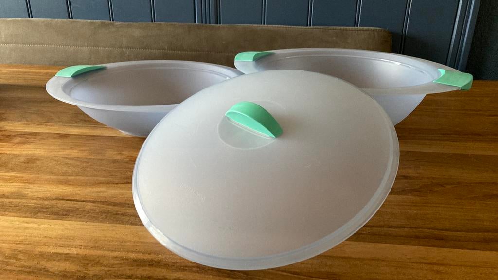 2 Tupperware schalen met 1 deksel, Huis en Inrichting, Keuken | Tupperware, Ophalen of Verzenden, Zo goed als nieuw, Blauw, Bak of Kom
