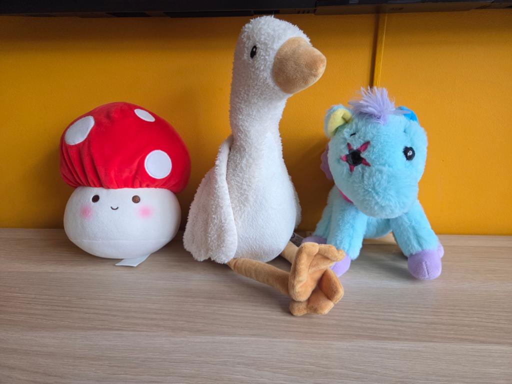 Knuffels: paddenstoel, gans en eenhoorn, Ophalen, Zo goed als nieuw, Middelgroot (20 tot 80 cm), Eend