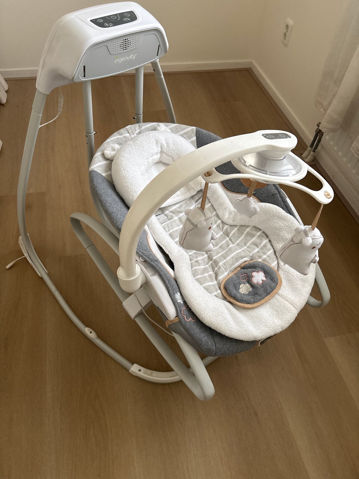 Ingenuity babyschommel en wipstoel met muziek en trillingen, Ophalen, Gebruikt