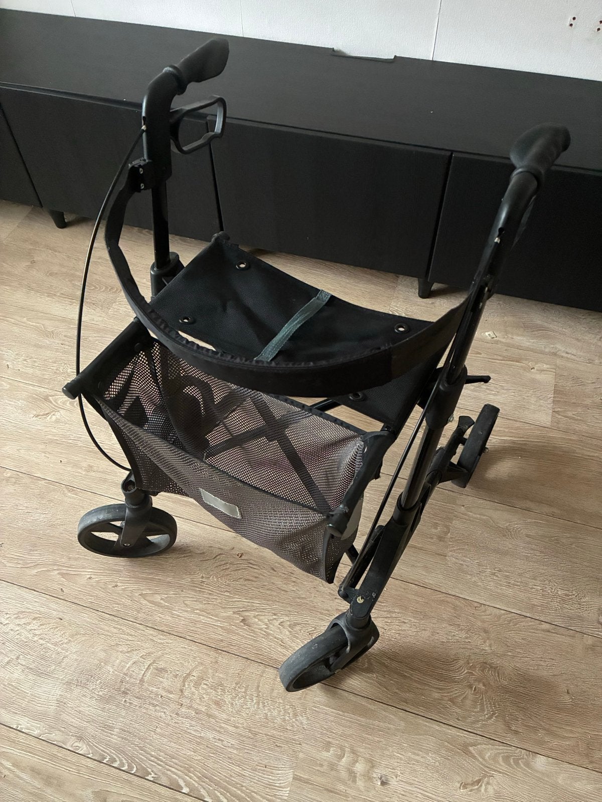 Rollator volito, Diversen, Ophalen