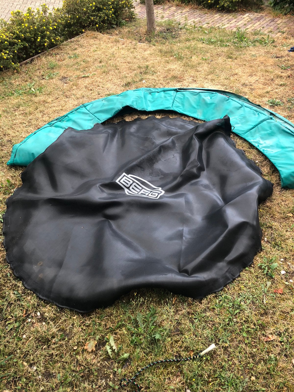 Berg trampoline rond op poten, Kinderen en Baby's, Speelgoed | Buiten | Trampolines, Ophalen, Gebruikt