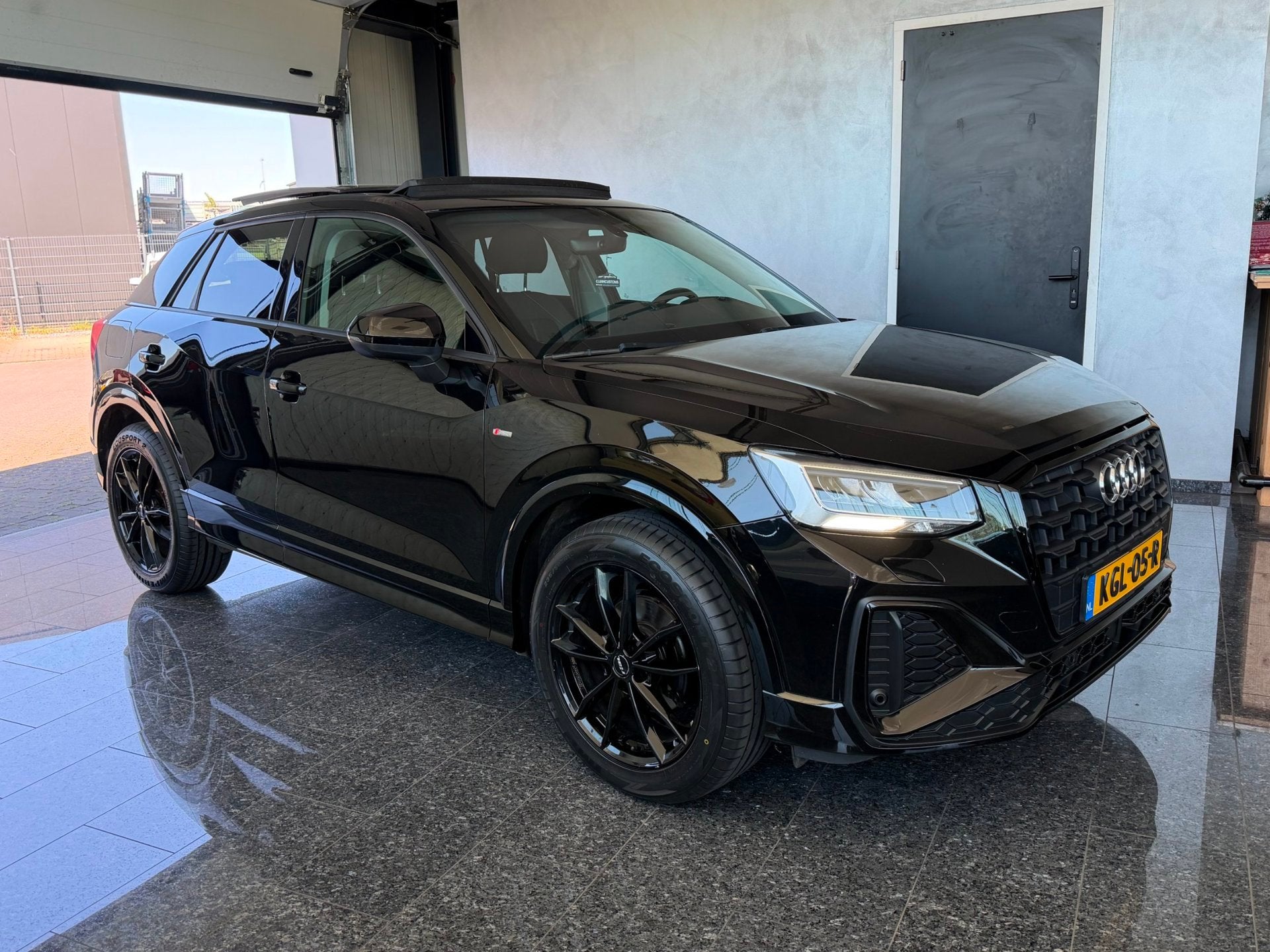 Audi Q2 35 TFSI S Edition S-Line 2021 Pano / Leer / Automaat, Auto's, Audi, Dealer onderhouden, 4 cilinders, 150 pk, Zwart
