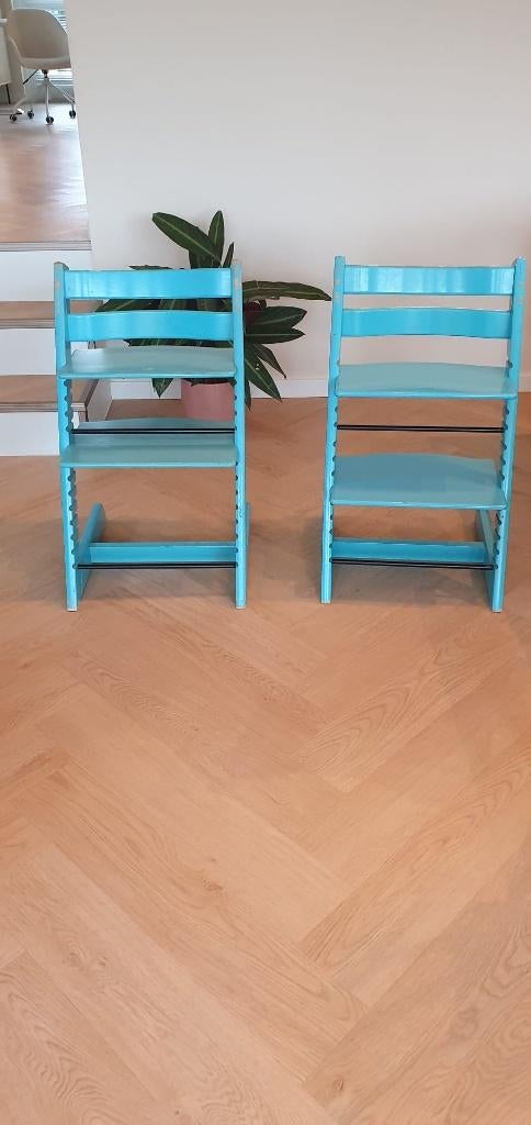 2 Blauwe Stokke Kinderstoelen, Ophalen, Gebruikt, Meegroeistoel