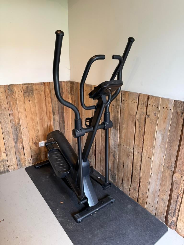 Tunturi FitCross 50i – Zo goed als nieuw + mat, Ophalen, Zo goed als nieuw, Benen, Crosstrainer