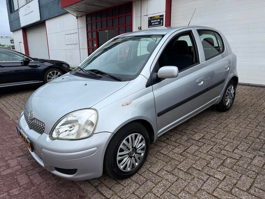 Toyota Yaris 1.3 VVT-i Sol |NIEUW APK| 1E EIG| AUTOMAAT|AIRC, Auto's, Stof, Gebruikt, 4 cilinders, 400 kg