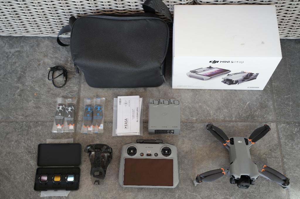 DJI Mini 5 Pro Fly More Combo + Smart Controller, Audio, Tv en Foto, Drones, Zo goed als nieuw, Ophalen of Verzenden
