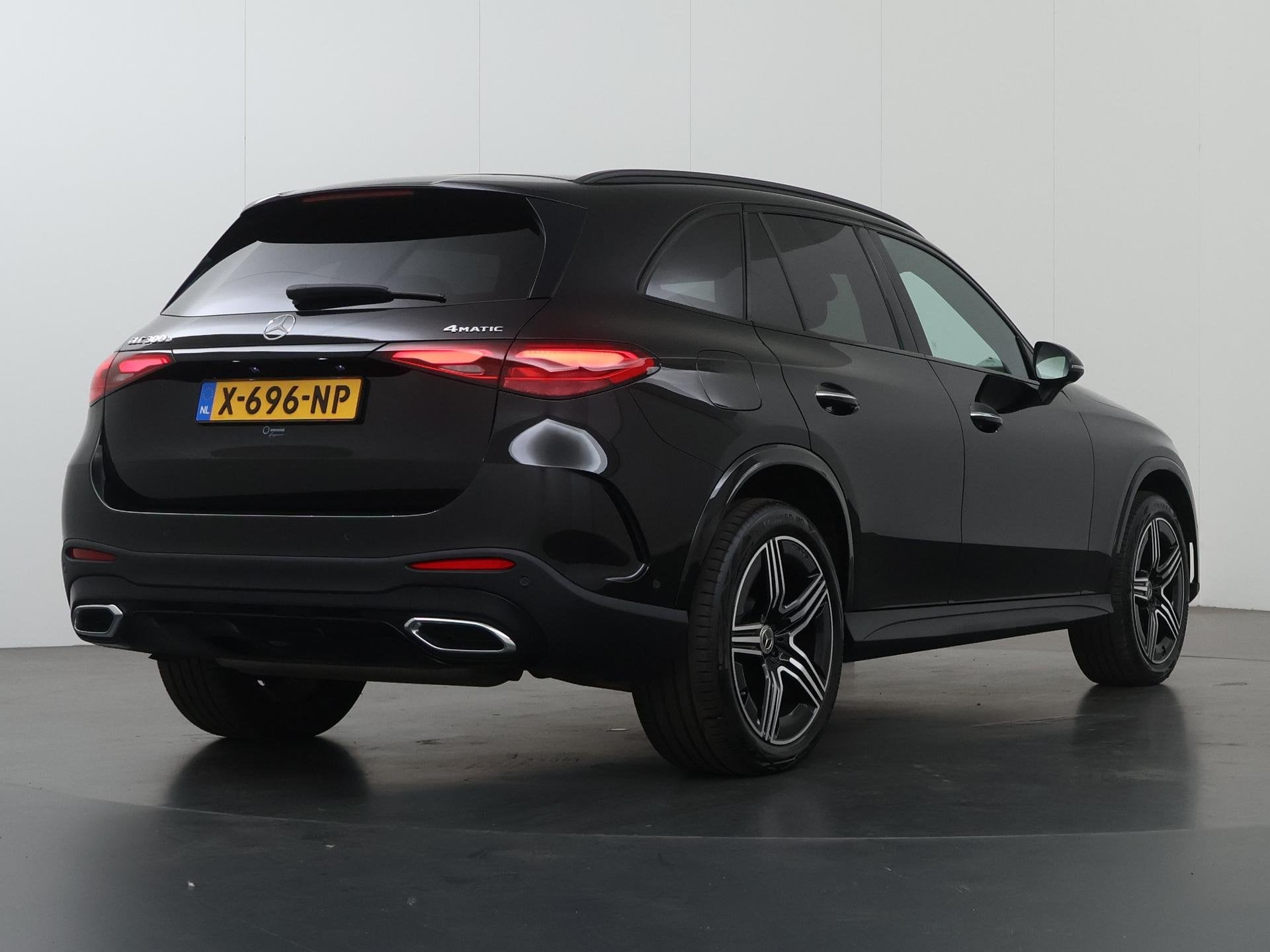 Mercedes-Benz GLC-klasse 300e 4MATIC AMG Line | Premium pakk, Auto's, Mercedes-Benz, Gebruikt, 4 cilinders, Zwart, Vierwielaandrijving