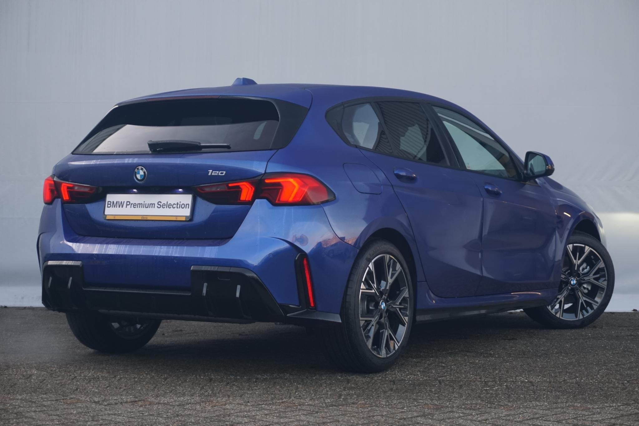 BMW 1 Serie 5-deurs 120 M Sport | Stoel & Stuurwielverwarmin, Automatische klimaatregeling, Blauw, Origineel Nederlands, Bedrijf