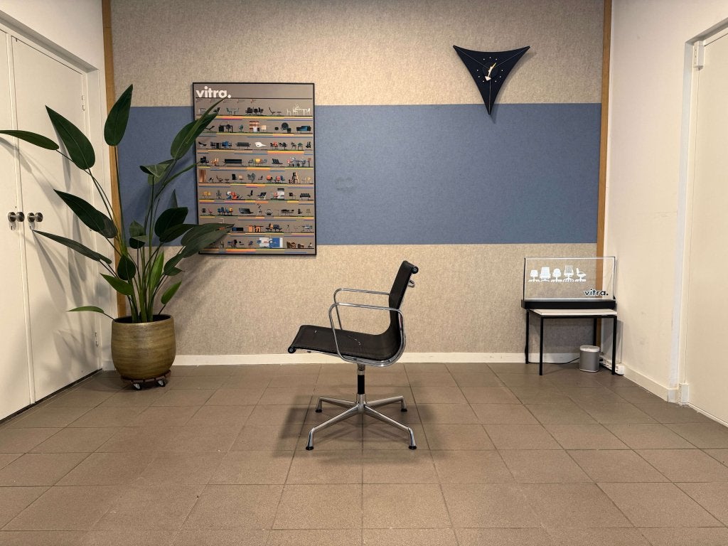 Vitra | Eames | EA108 | Zwart Netweave & Chrome | 1x, Vitra, Vitra Artifort Cassina Fritz Hansen Eames Gispen Pastoe Hay, Drie