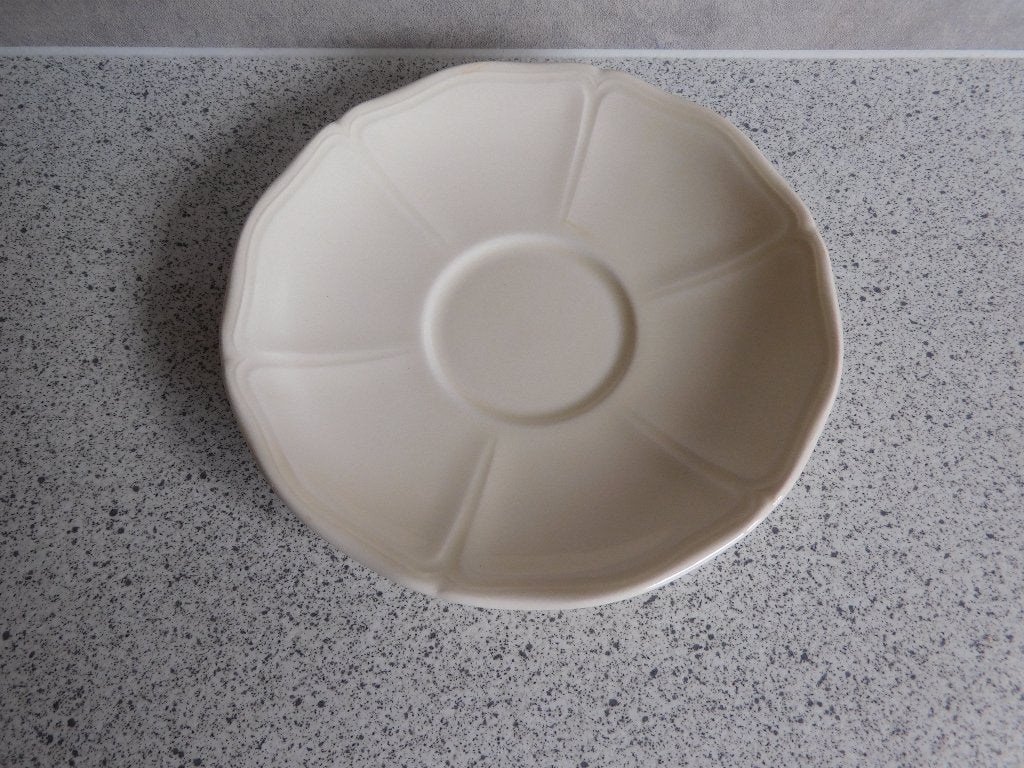 Schotel 13 cm. Queen's Plain Queensware Wedgwood, Ophalen of Verzenden, Zo goed als nieuw, Wedgwood, Kop(pen) en/of Schotel(s)