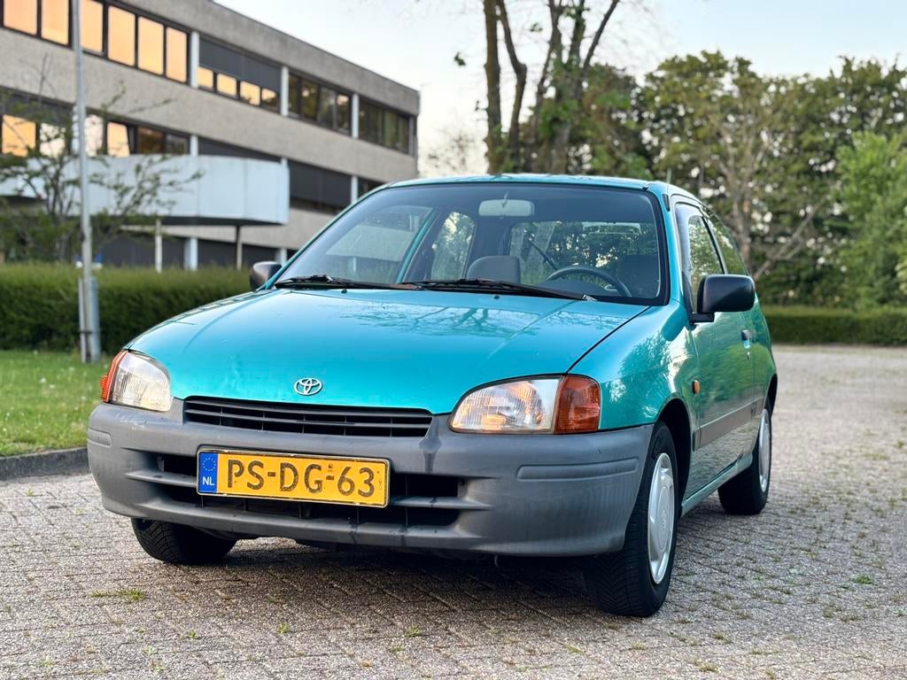 Toyota Starlet 1.3 AUTOMAAT Trekhaak NEW APK 2027 NAP, Auto's, Toyota, Stof, 4 cilinders, Starlet, 400 kg
