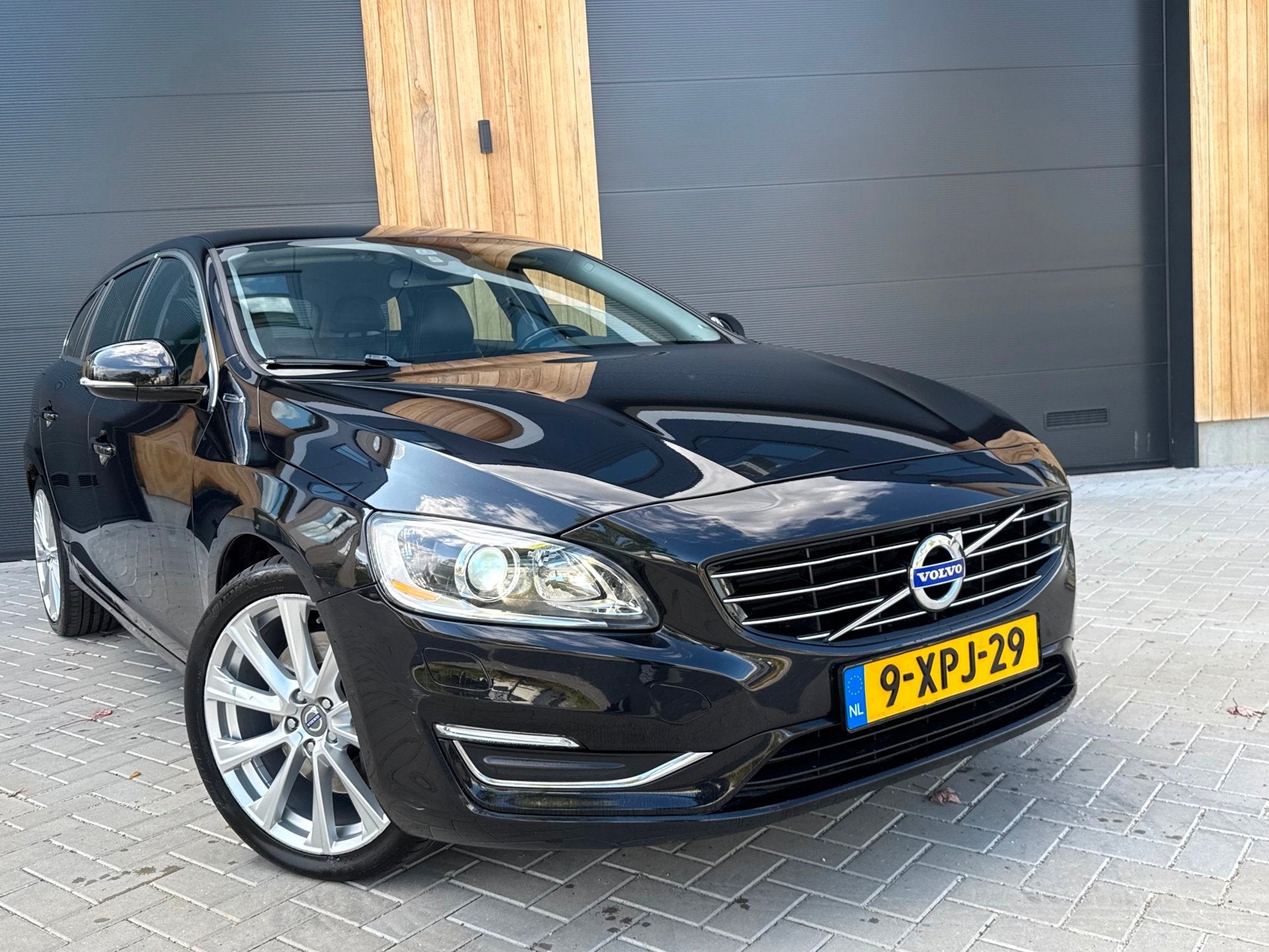 Volvo V60 2.4 D6 AWD Plug-In Hybrid Summum (bj 2014) XENON|L, Auto's, Automaat, Zwart, Zwart, Vierwielaandrijving