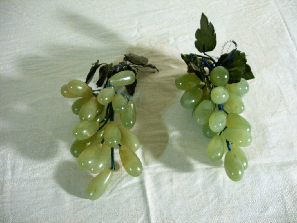Twee jade druiventrossen, Ophalen of Verzenden