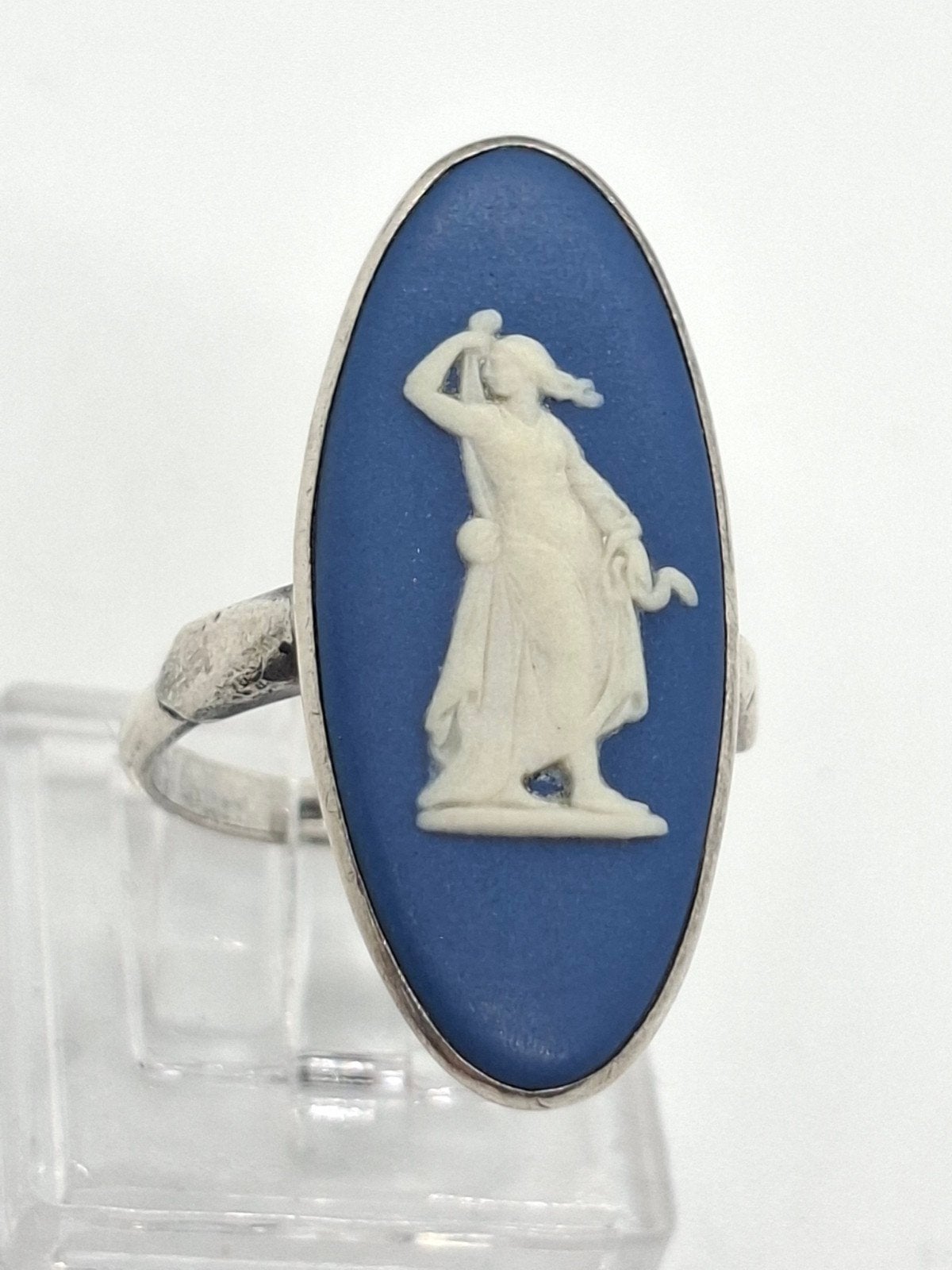 Vintage Zilveren Wedgewood Ring met Navy Blauwe Camee, Blauw, Ophalen of Verzenden, 17 tot 18, Met edelsteen