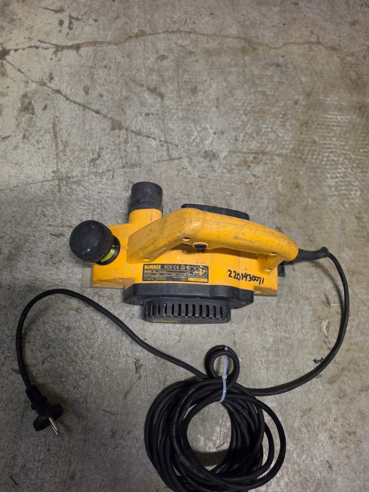 Dewalt DW680 schaafmachine 2.5mm 82mm 600w, Doe-het-zelf en Verbouw, Ophalen of Verzenden, Gebruikt, Elektrisch