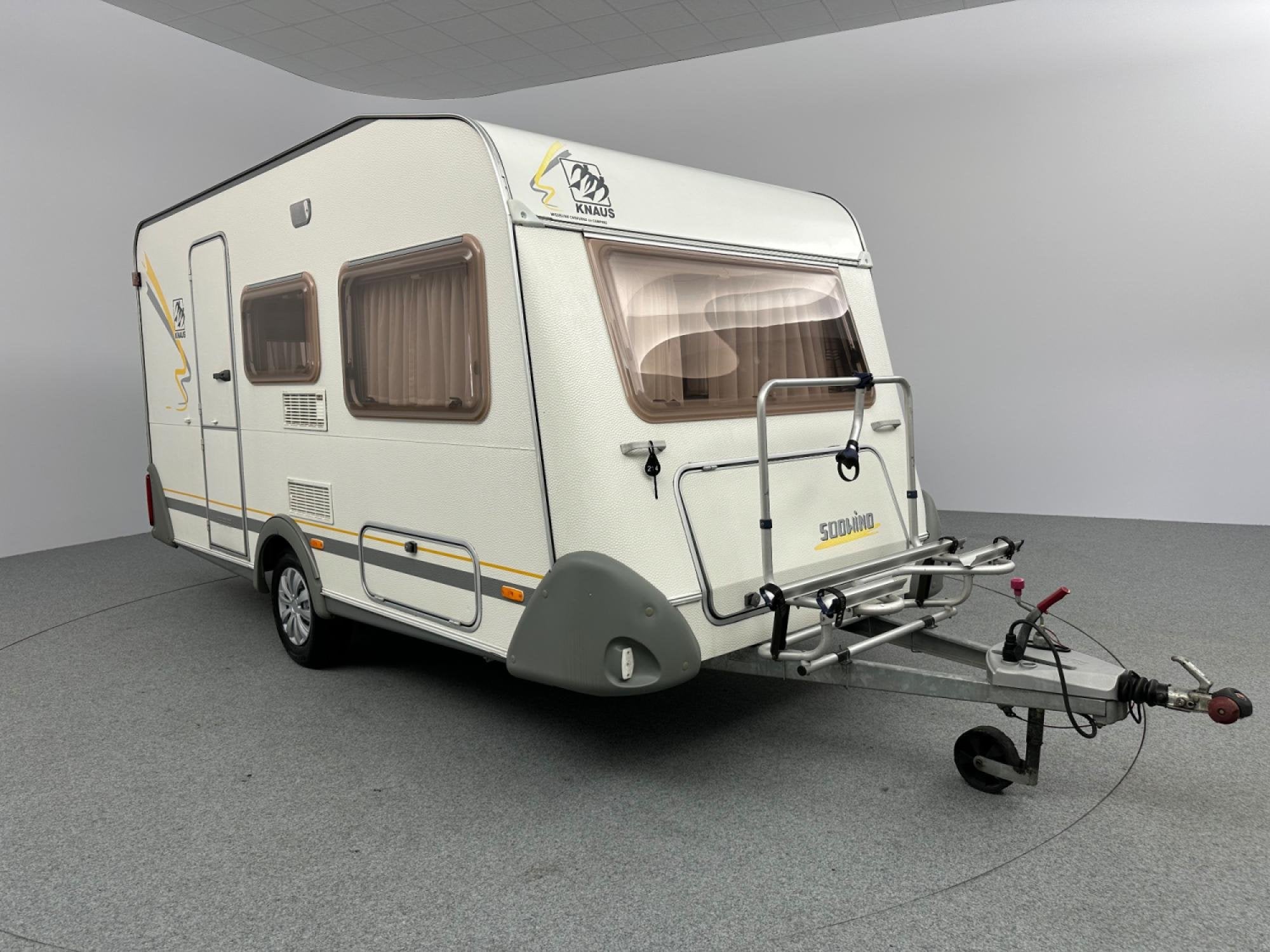 Knaus Südwind 400 TK Stapelbed Voortent, Caravans en Kamperen, Caravans, Reservewiel, Bedrijf, Treinzit, 750 - 1000 kg