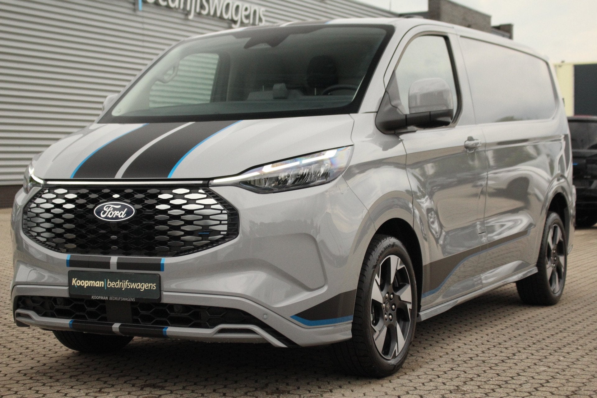 Ford E-Transit Custom 320 L1H1 Sport | 71kWh | 160kW/218pk |, Automaat, 71 kWh, 2800 kg, 348 km