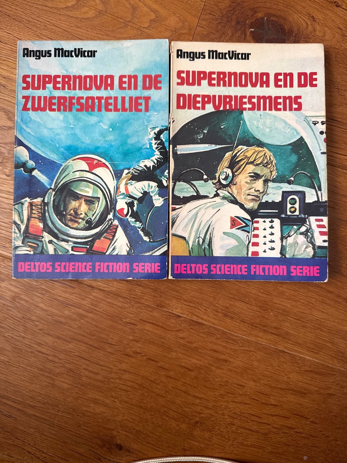 Angus MacVicar-Supernova en de Zwerfsatelliet /Diepvriesmens, Ophalen of Verzenden, Gelezen
