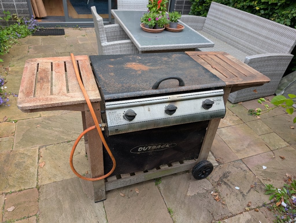 Outback BBQ op wielen met gasfles