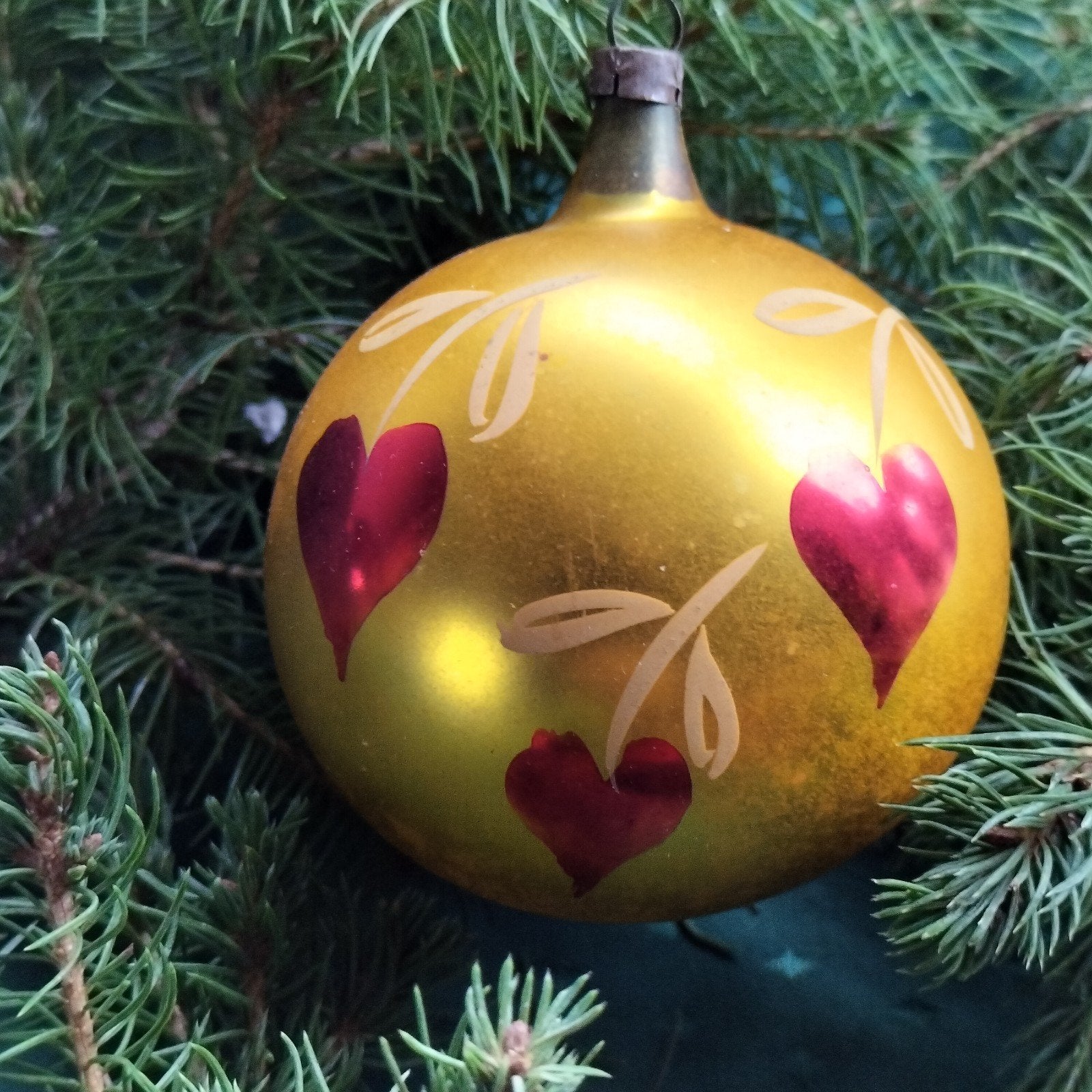 oude kerstbal met hartjes., Diversen, Ophalen of Verzenden