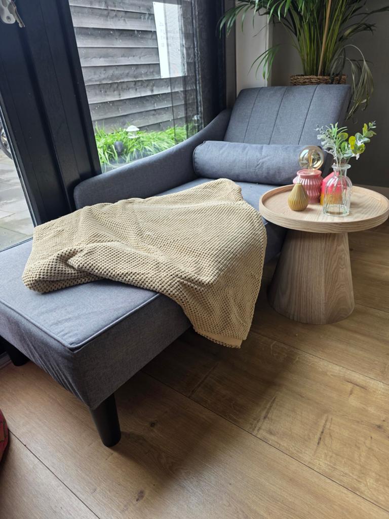 Nieuwe Sierlijke en Sfeervolle Chaise Longue - 130x55 cm, Huis en Inrichting, Fauteuils, Ophalen, 125 tot 150 cm, Nieuw, Sierlijk, Sfeervol, landelijk