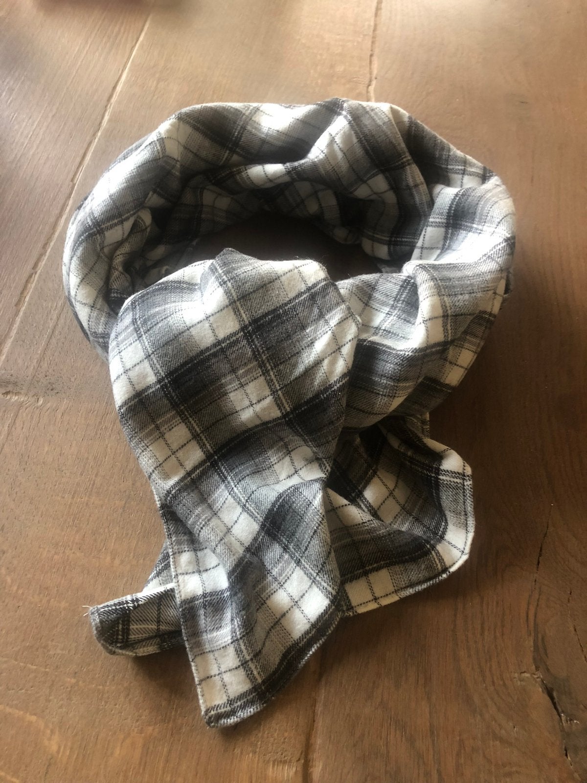 Mooie vierkante sjaal, Kleding | Dames, Ophalen of Verzenden, Zo goed als nieuw, Maat 46/48 (XL) of groter, Sjaal