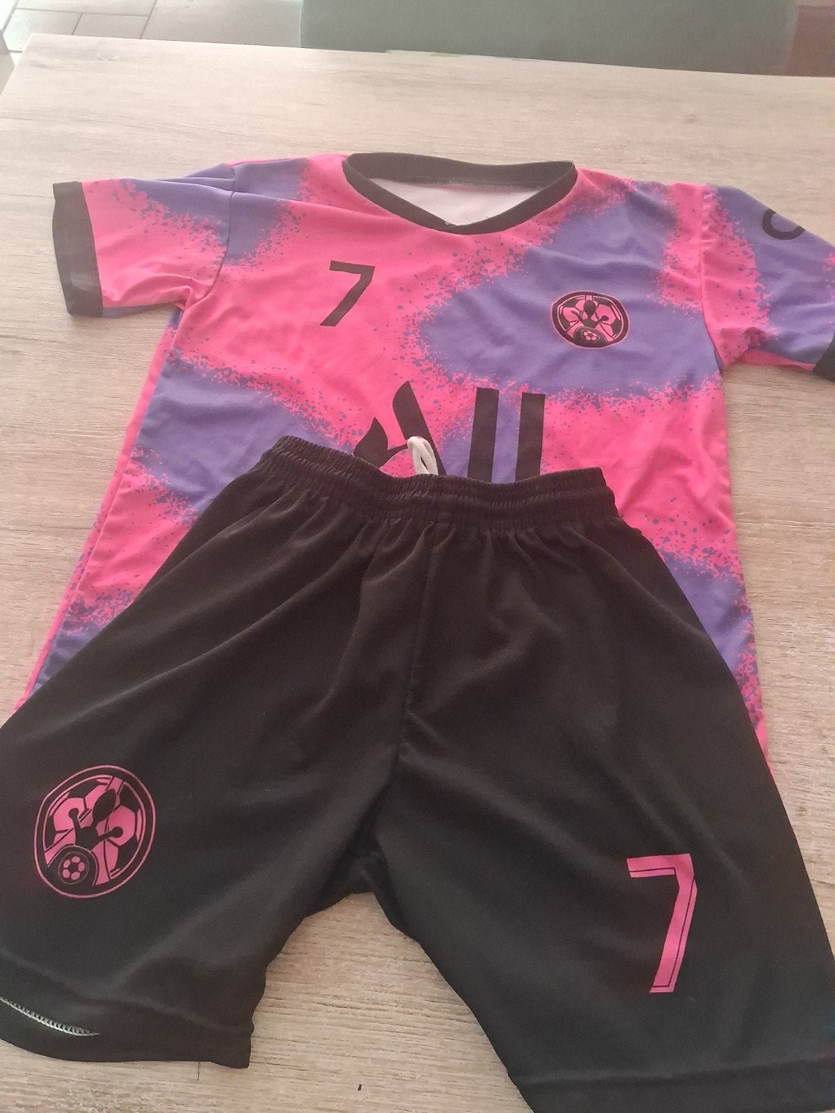 Voetbaltenue roze/paars met nummer 7, Verzenden, Gebruikt, Set