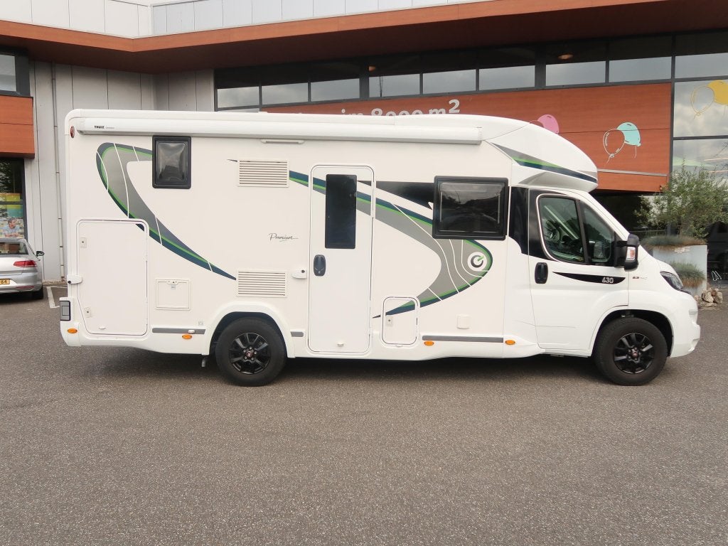 Chausson Premium 630 2x Enkel bed-hefbed, Ringverwarming, Luifel, Fiat, 6 tot 7 meter