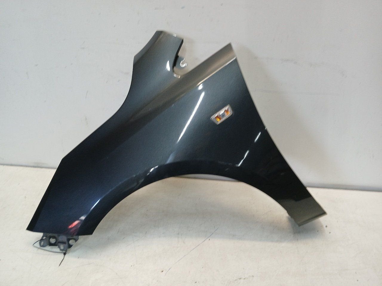 Spatbord links voor Opel Corsa, Auto-onderdelen, Onderdelen@venauto.nl, Van der Ven Autorecycling B.V., Gebruikt, Ettenseweg 76, 4706 PB Roosendaal, The Netherlands