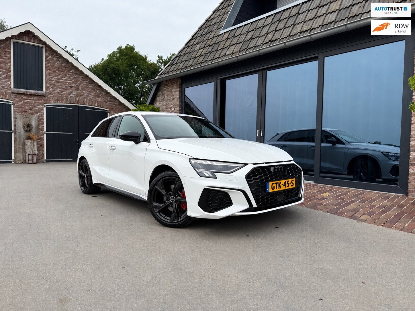 Foto 2 van Audi A3 Sportback 40 TFSI hybride S-line