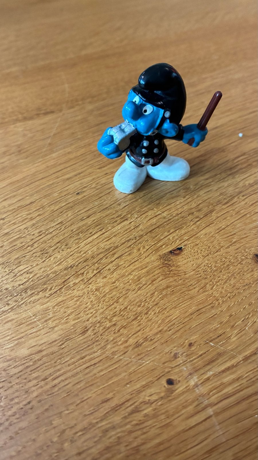Smurf figuur - Agent met fluitje en stok (1981), Verzamelen, Ophalen of Verzenden, Gebruikt, Overige Smurfen, Poppetje, Figuurtje of Knuffel