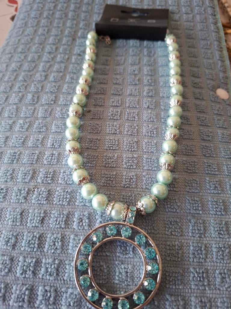 Nieuwe imitatie parelketting met strassteentjes, Sieraden, Tassen en Uiterlijk, Kettingen, Ophalen