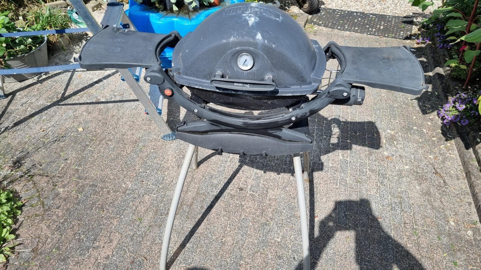 Weber Q 120 gasbarbecue met piëzo-ontsteking en standaard, Ophalen, Gebruikt, Weber