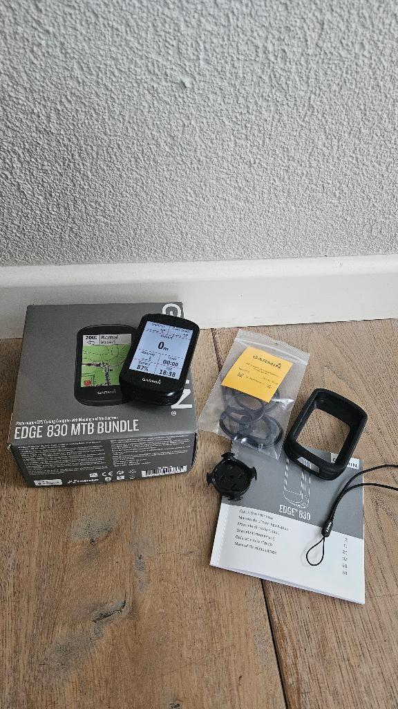 Garmin 830 - incl. beschermhoes en houder - in goede staat, Fietsen en Brommers, Fietsaccessoires | Fietscomputers, Ophalen of Verzenden