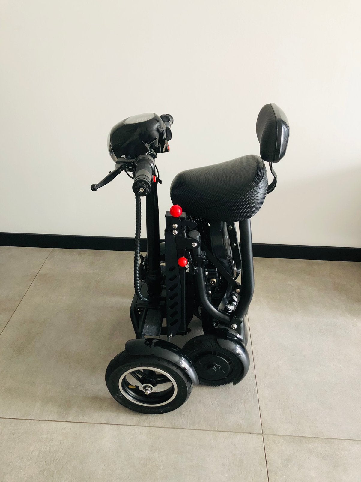 NIEUWE opvouwbare lichtgewicht scootmobiel Comfygo 18kmPu, Diversen, Ophalen of Verzenden, Zo goed als nieuw