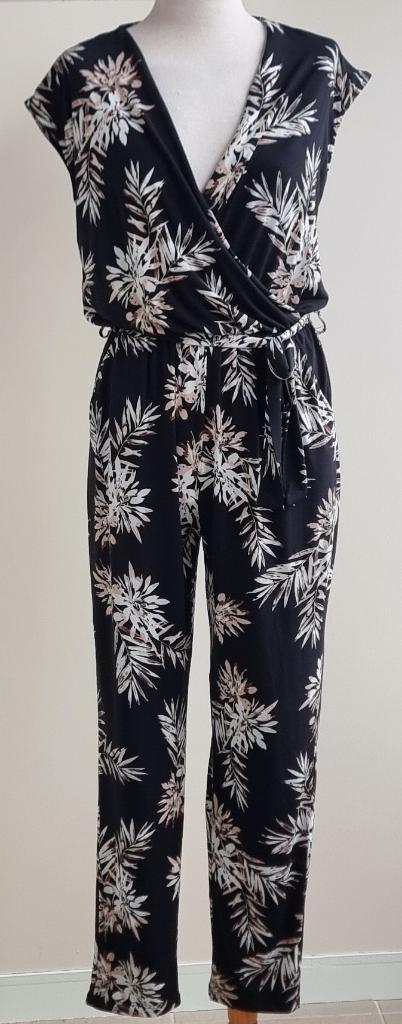 Vero Jo zwarte jumpsuit met print mt. S, Vero Jo, Zwart, Ophalen of Verzenden, Zo goed als nieuw