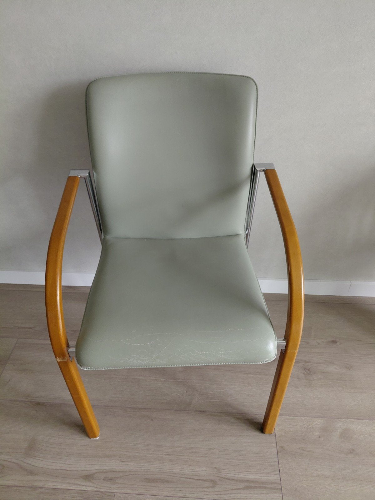 Foto 3 van Elegante eetkamerset: ronde tafel met 4 stoelen