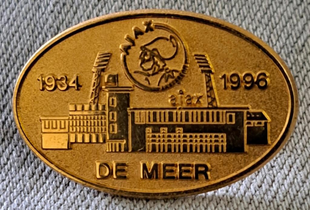 Speldje Ajax De Meer 1934 - 1996, Ophalen of Verzenden, Zo goed als nieuw, Sport
