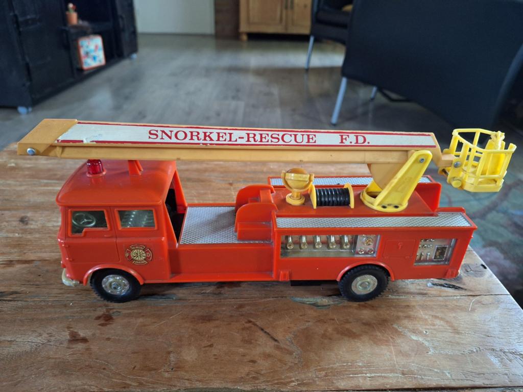 Vintage Brandweerwagen Snorkel-Rescue F.D. Hong Kong 37 cm, Antiek en Kunst, Antiek | Speelgoed, Ophalen of Verzenden