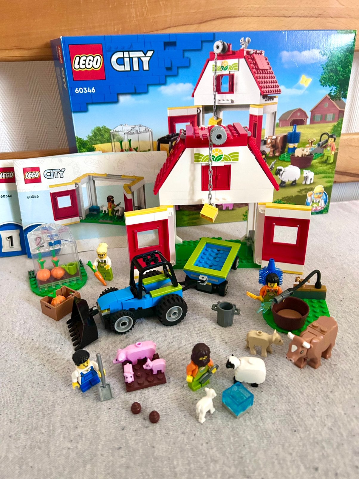 Lego 60346 Farm / boerderij , compleet met doos en boekjes, City, Lego, Ophalen of Verzenden, Complete set