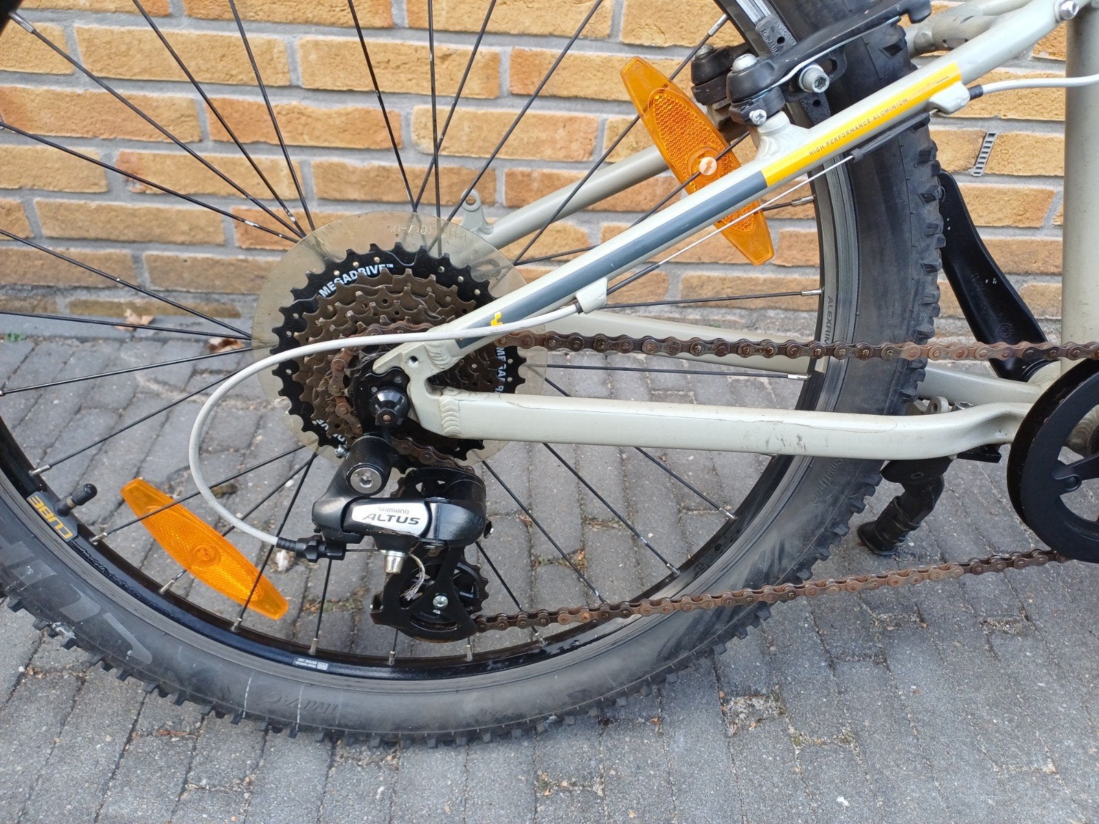 Foto 4 van Cube Acid 240 Kinderfiets