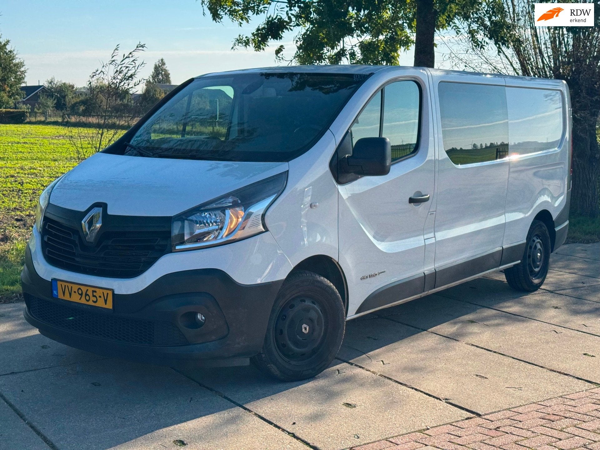 Renault Trafic 1.6 dCi T29 L2H1 DC 120PK CAMERA|PDC|CRUISE|A, Auto's, Voorwielaandrijving, Euro 5, Gebruikt, Zwart