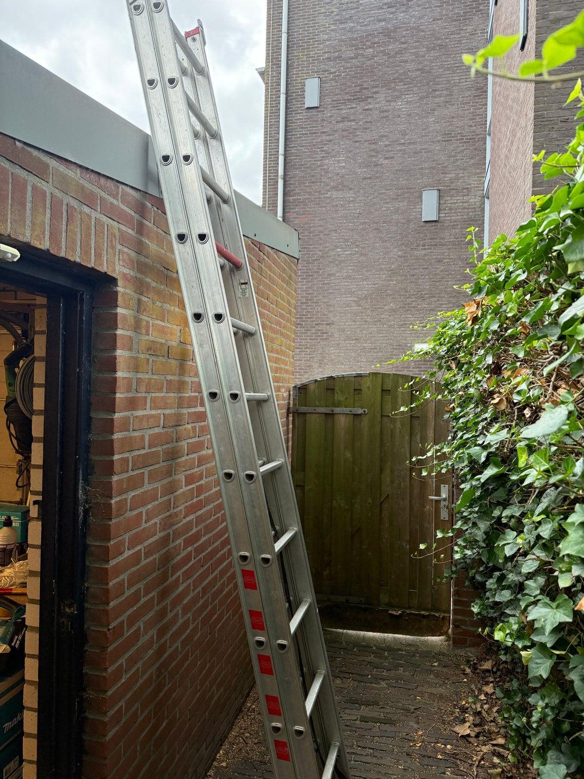 Stevige uitschuifbare ladder, ideaal voor diverse klussen, Gebruikt, Ophalen of Verzenden, Ladder, Opvouwbaar of Inschuifbaar