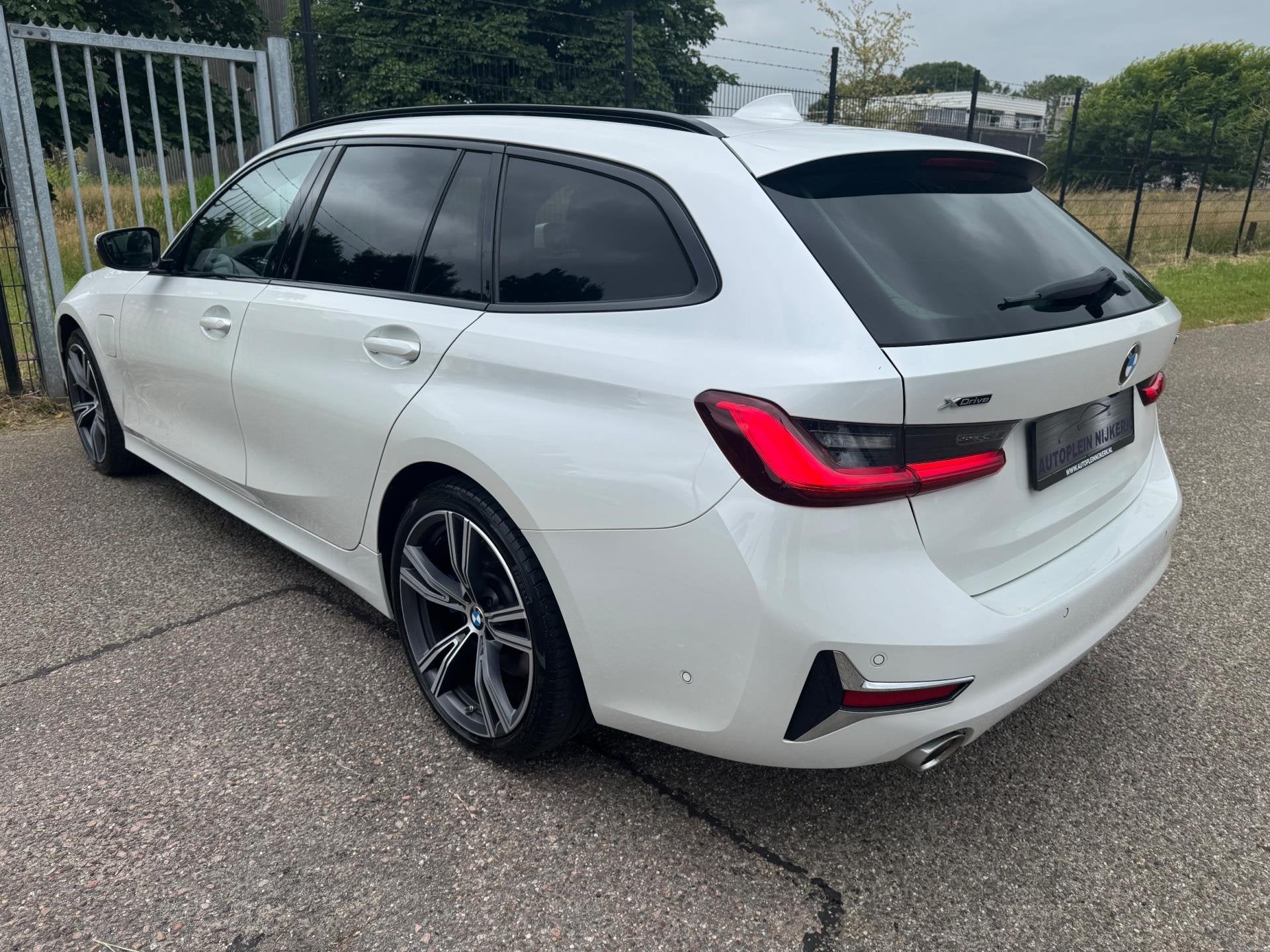 BMW 3-serie Touring 330e xDrive High Executive Laser Pano 36, Auto's, BMW, 1998 cc, Achterwielaandrijving, Gebruikt, 4 cilinders