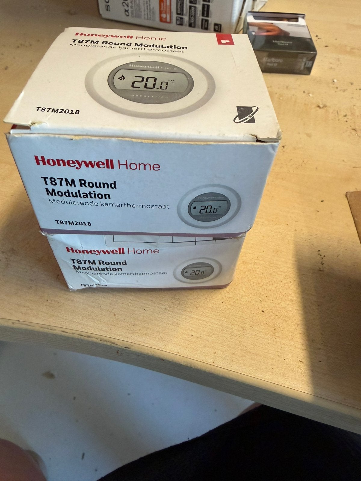 2 nieuwe honeywell T87M modulerende kamerthermostaten, Ophalen, Nieuw