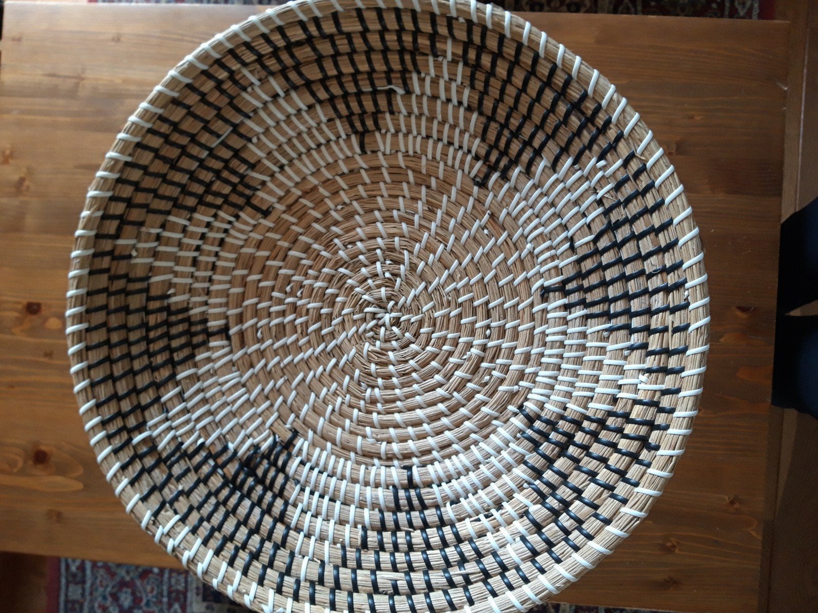 Nieuwe rieten schaal, 40cm doorsnee, zwart/wit accenten, Ophalen, Nieuw, Rond